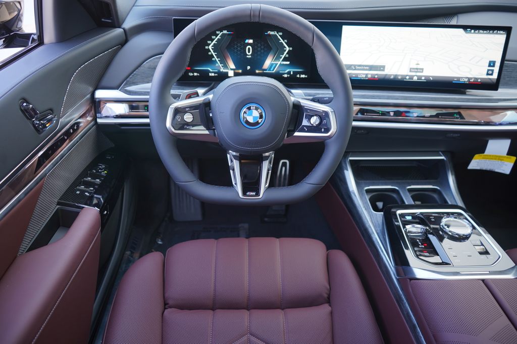 2025 BMW i7 xDrive60 16