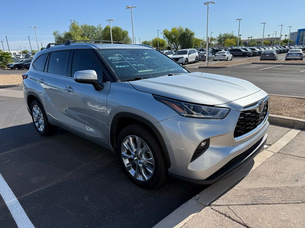 Thumbnail: 2021 Toyota Highlander - 3