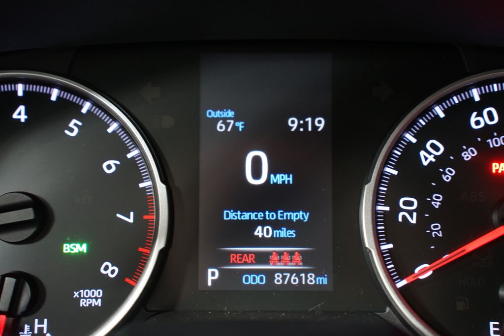 2021 Toyota RAV4 XLE 16