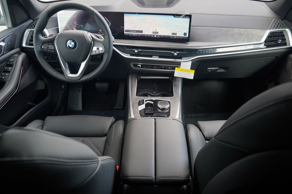 Thumbnail: 2026 BMW X5 - 13