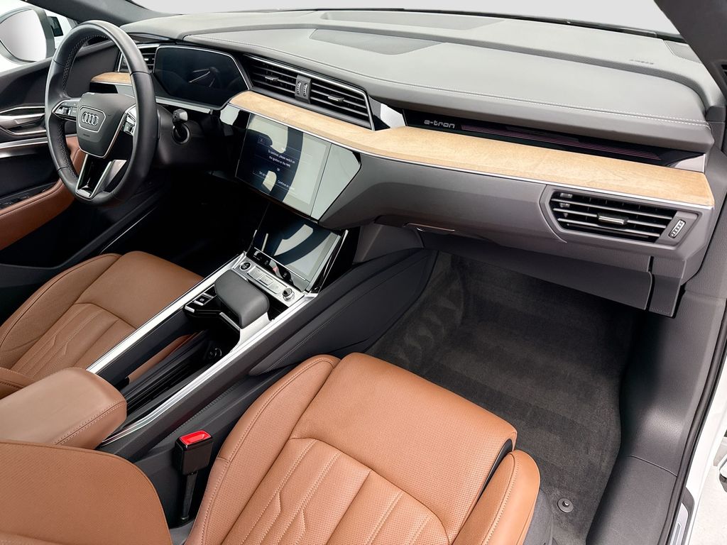 Thumbnail: 2024 Audi Q8 e-tron - 16