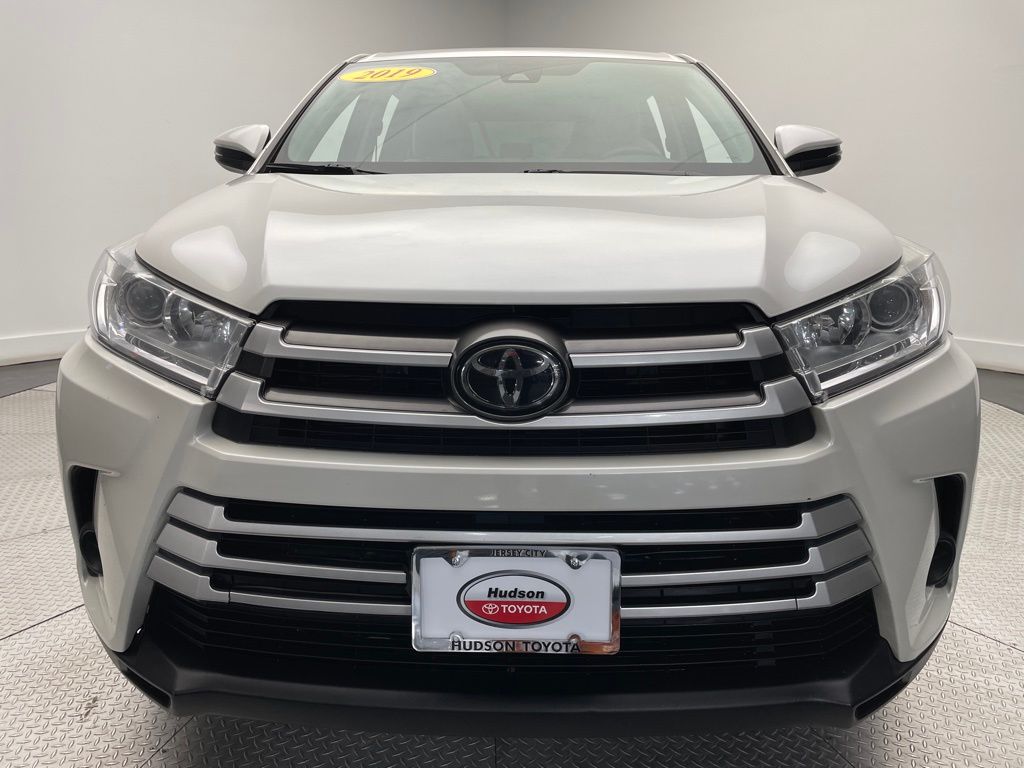 2019 Toyota Highlander LE 2