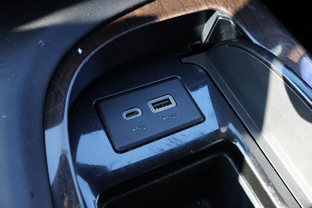 Thumbnail: 2023 Cadillac Escalade - 32