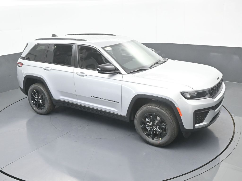 New 2026 Silver Zynith Jeep Laredo image 46