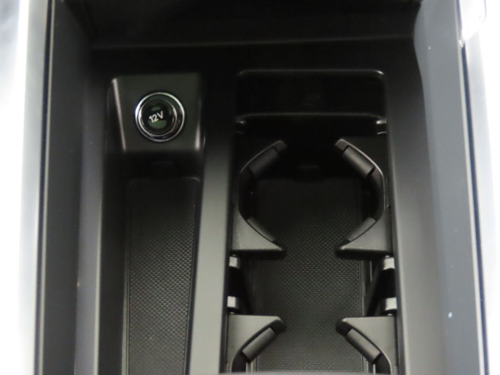 Thumbnail: 2022 Audi e-tron - 23