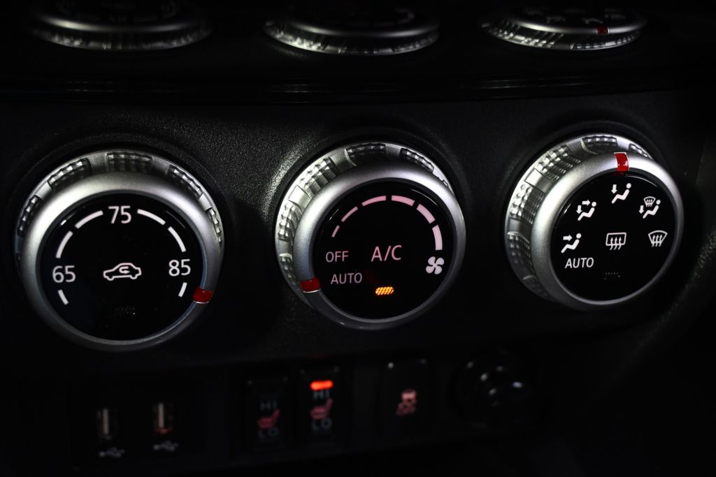 Used 2025  Mitsubishi 2.0 SE image 31