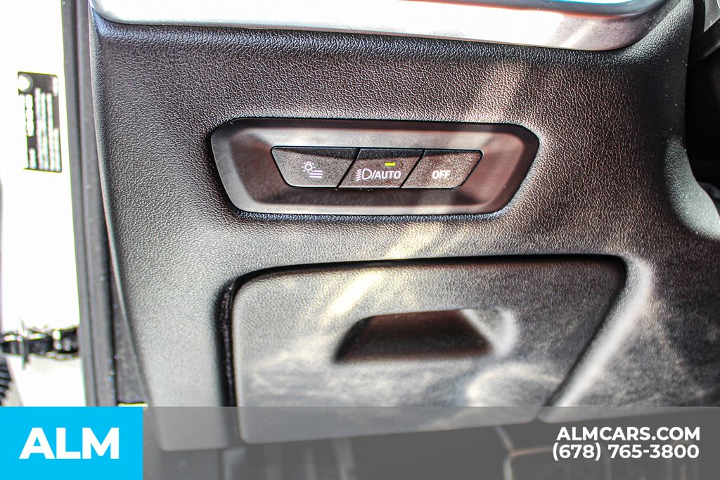 Used 2024 White BMW xDrive40i image 32