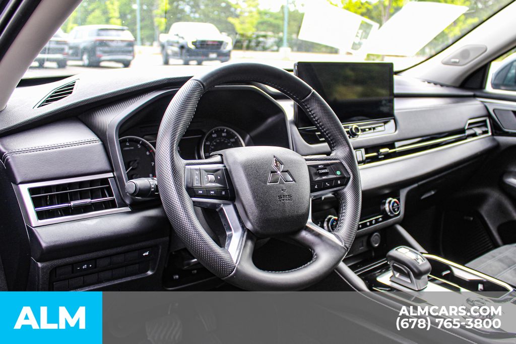 Used 2025 Gray Mitsubishi SE image 32