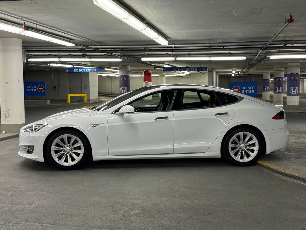 2016 Tesla Model S 70D 29