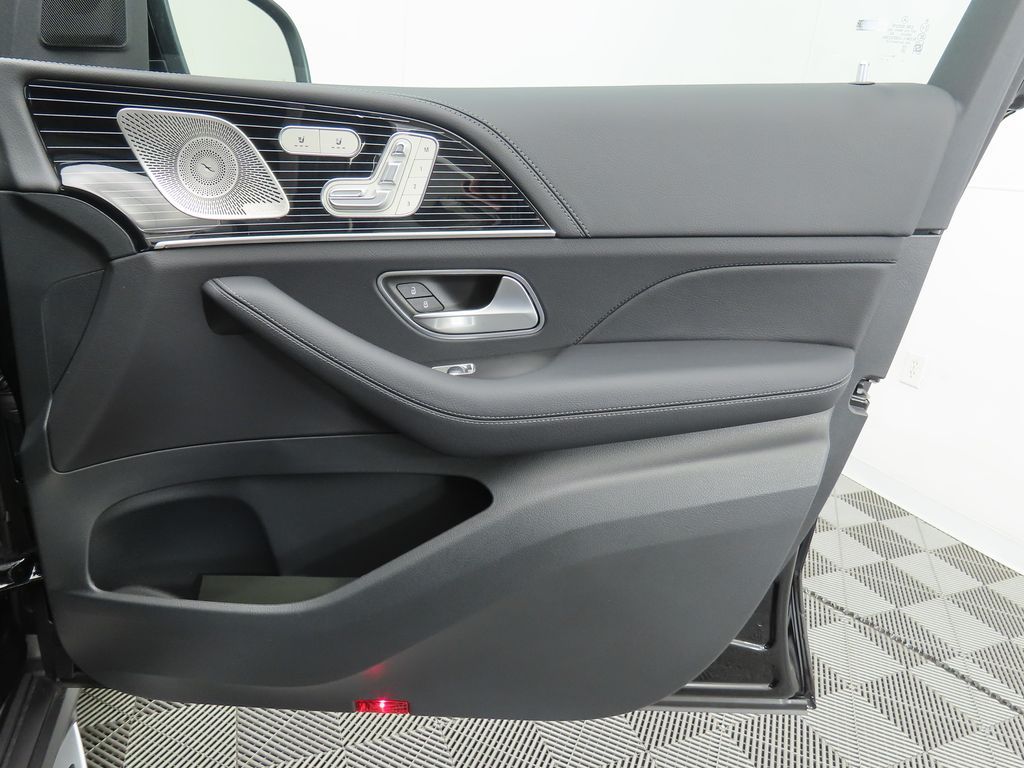 Thumbnail: 2026 Mercedes-Benz GLE - 25