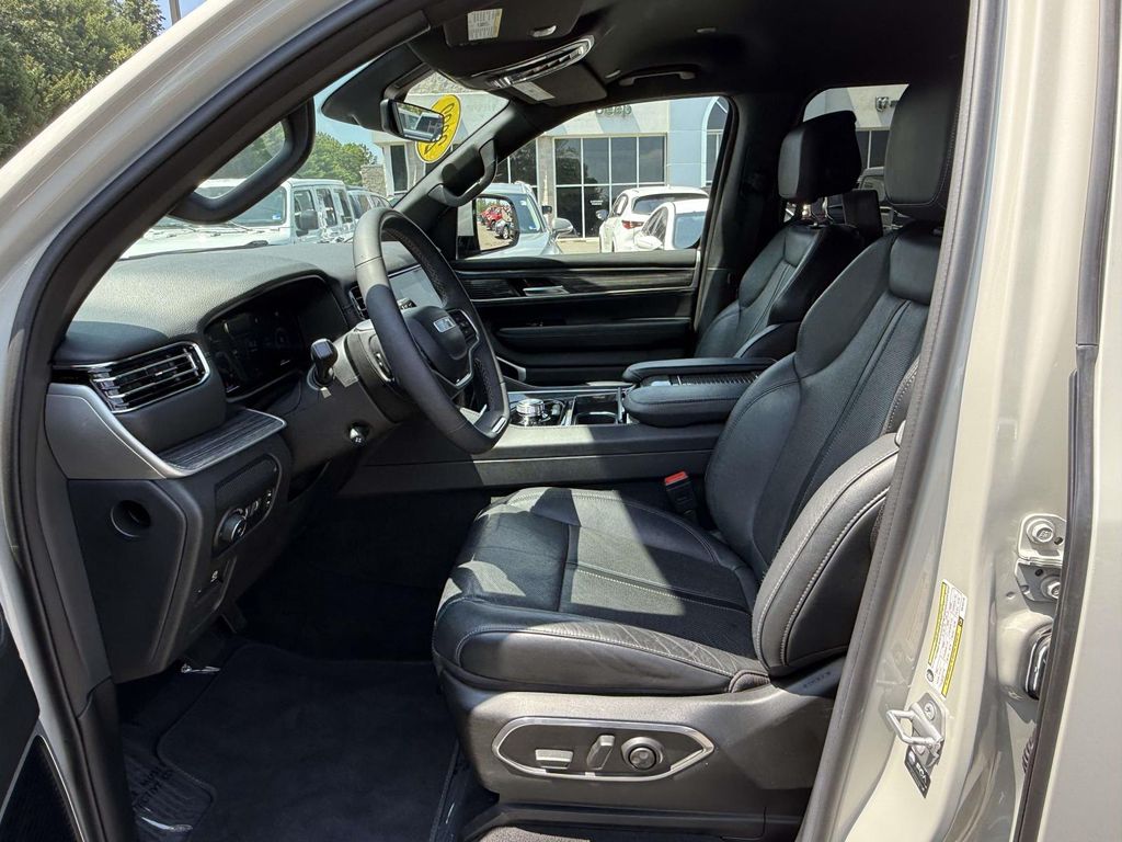 Used 2022 White Jeep Series II image 13