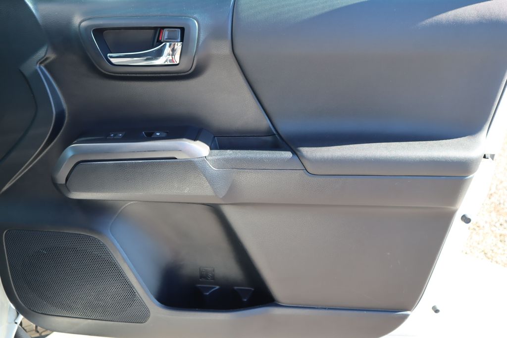 Thumbnail: 2019 Toyota Tacoma - 24