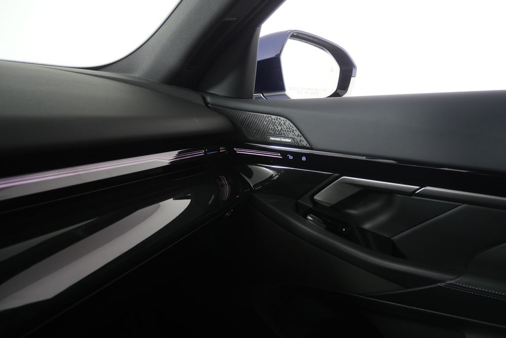 Thumbnail: 2026 BMW 5 Series - 25