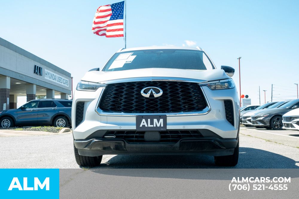 Used 2023 Silver INFINITI LUXE image 9