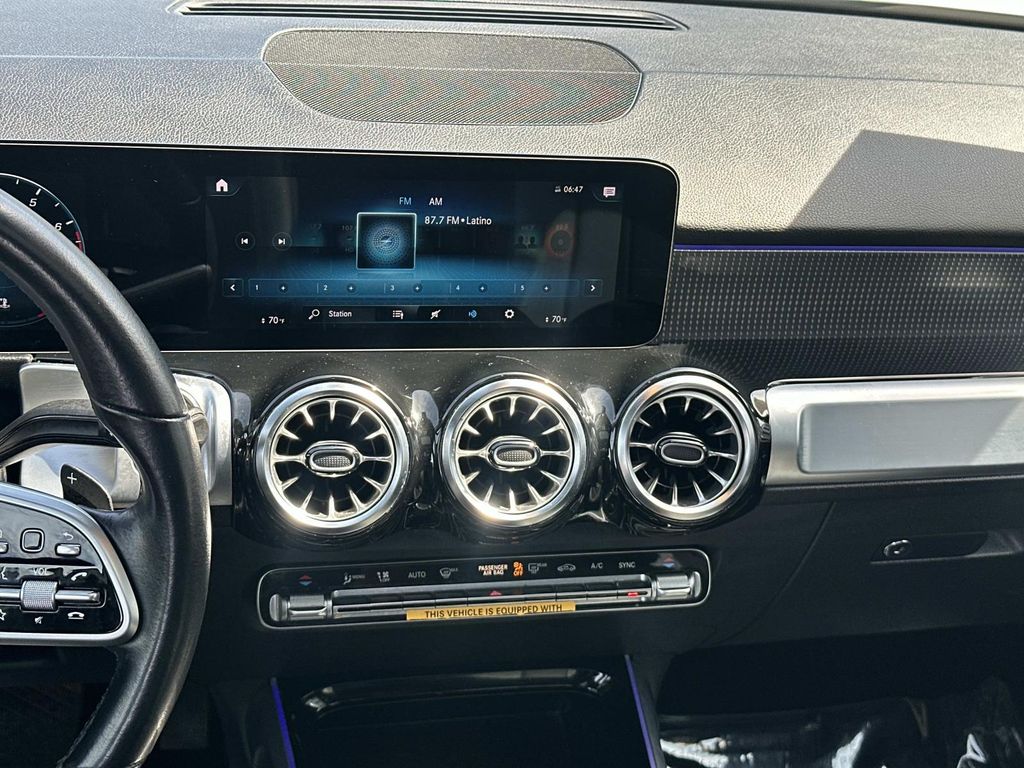 Thumbnail: 2022 Mercedes-Benz GLB - 31