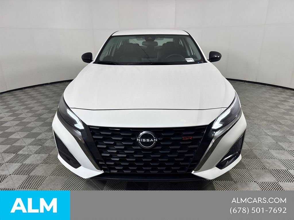 Used 2025 White Nissan 2.5 SR image 3