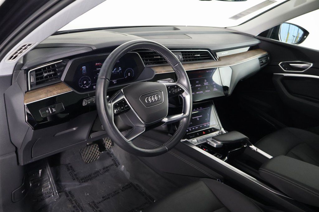 Thumbnail: 2019 Audi e-tron - 7