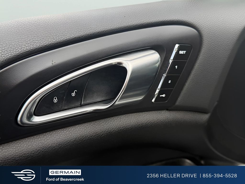Used 2017 White Porsche Base image 23