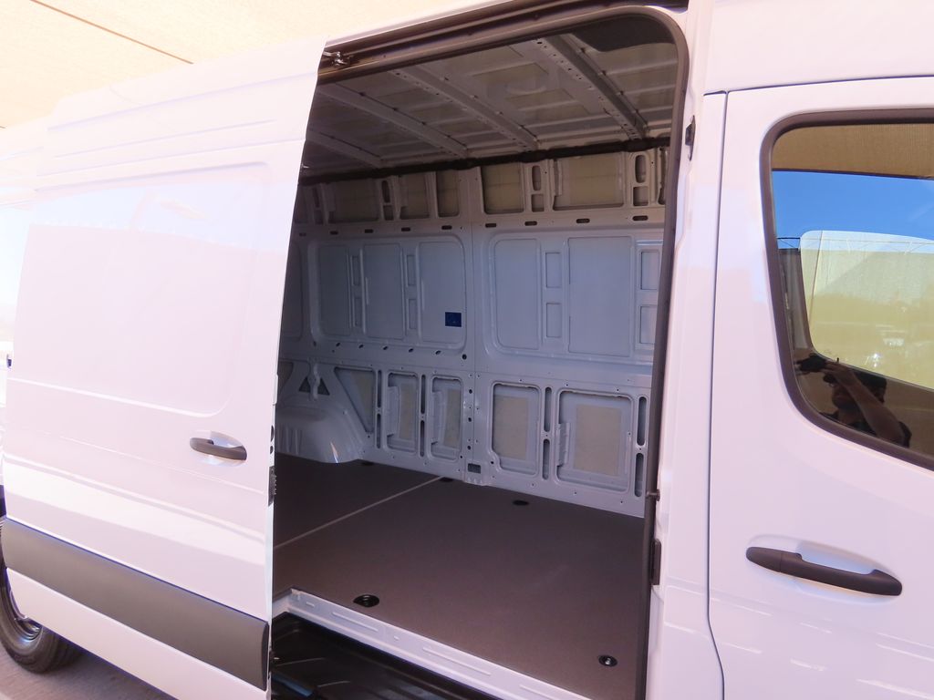 Thumbnail: 2025 Mercedes-Benz Sprinter - 21