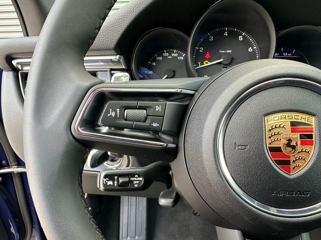 2025 Porsche Macan  19