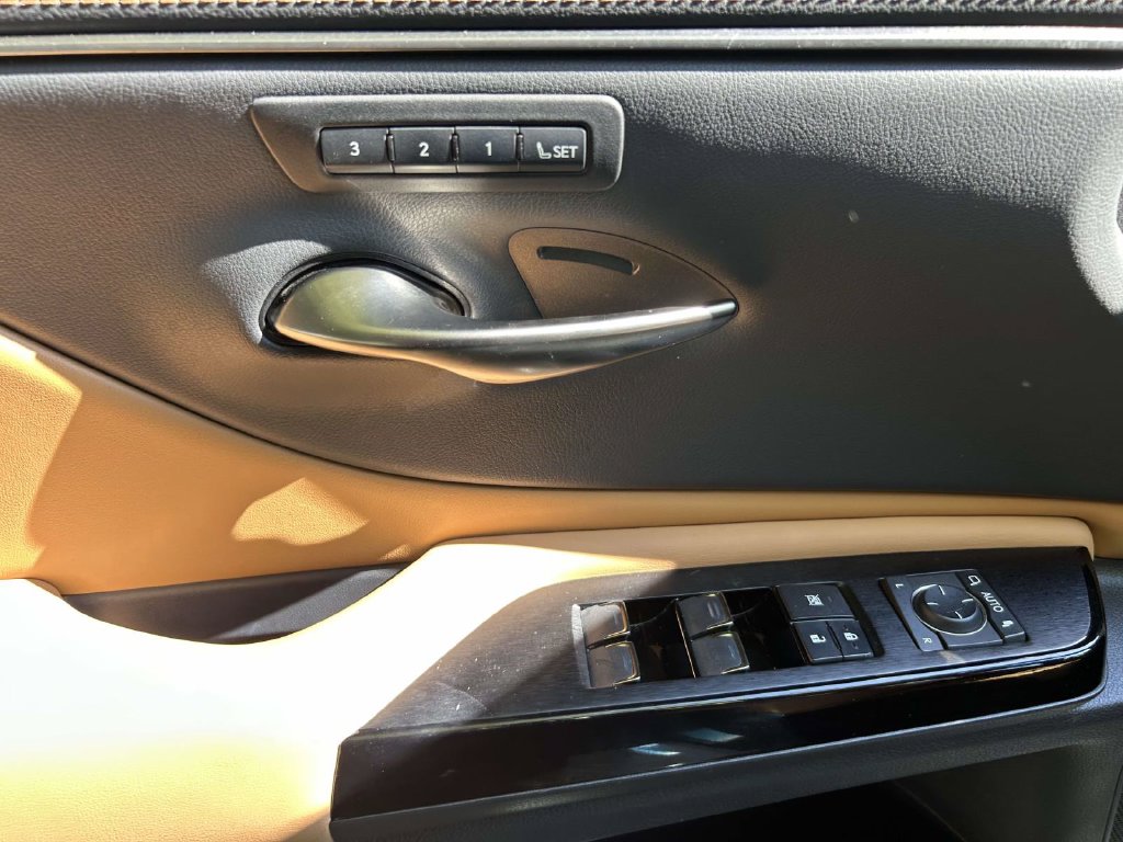 Used 2023 Lexus ES Sedan