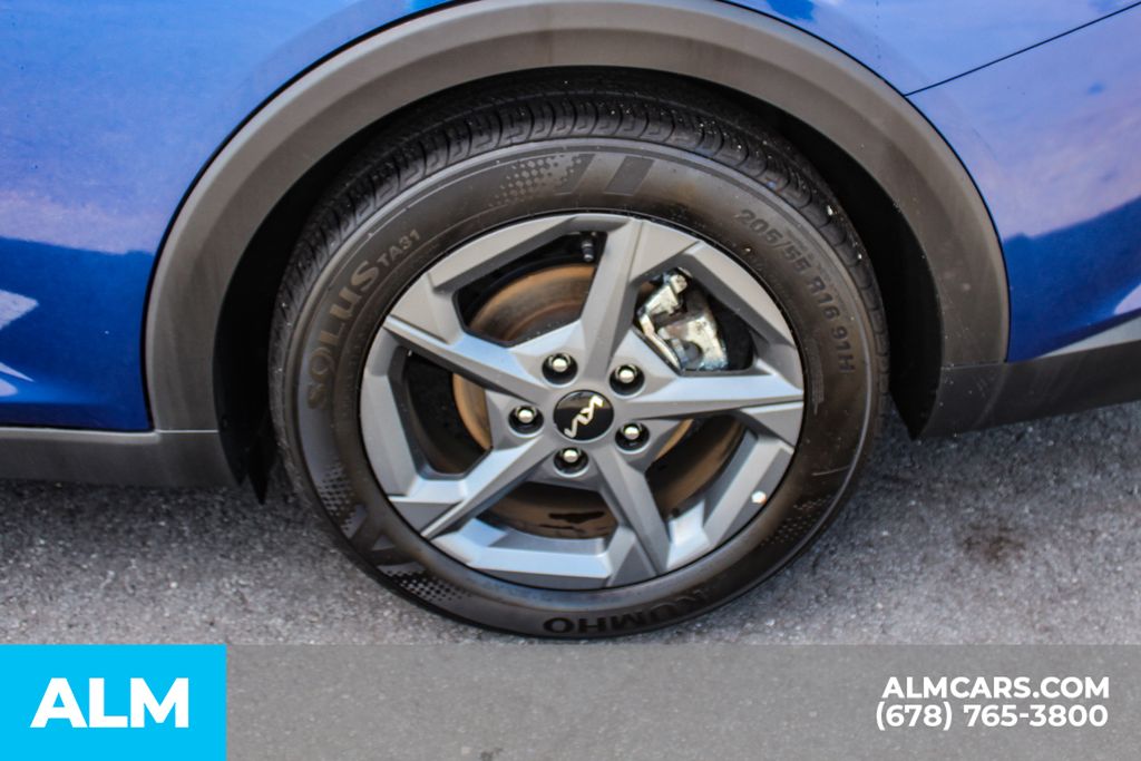 Used 2025 Blue Kia LXS image 16