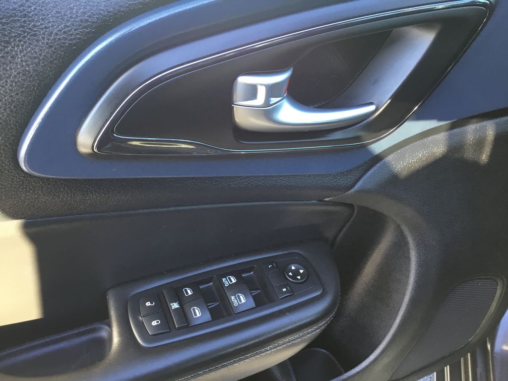 Thumbnail: 2015 Chrysler 200 - 17