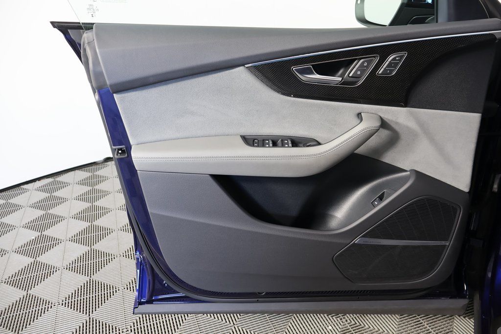 Thumbnail: 2023 Audi SQ8 - 12