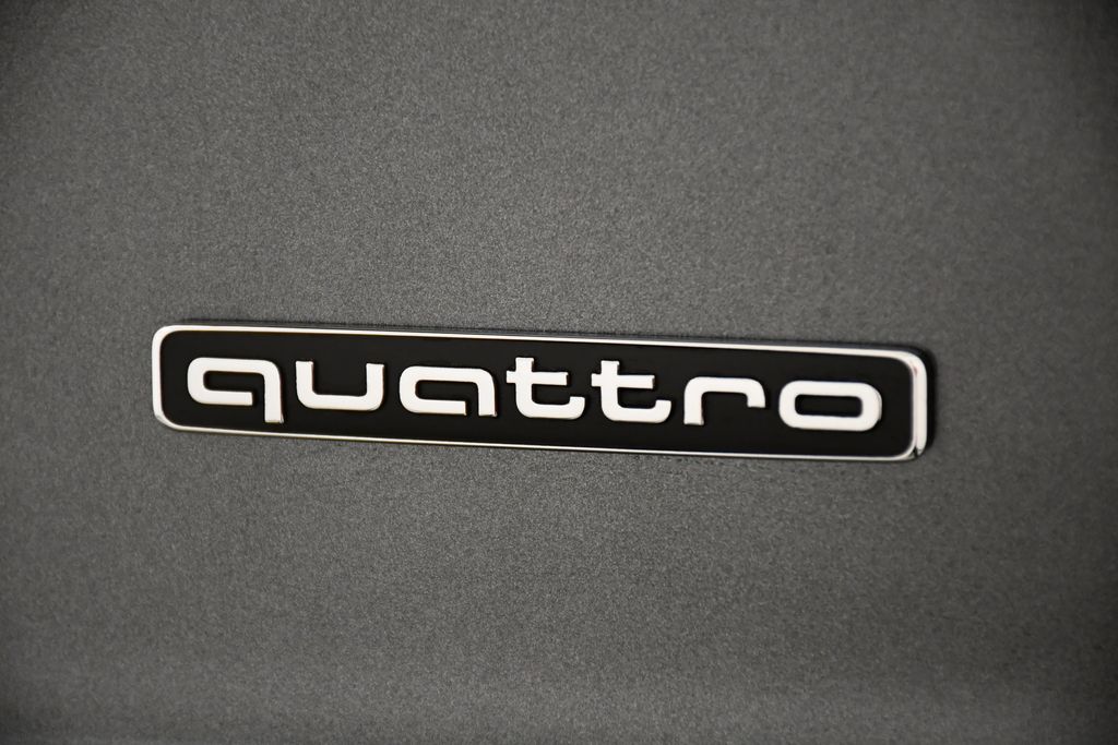 Thumbnail: 2026 Audi Q8 - 10