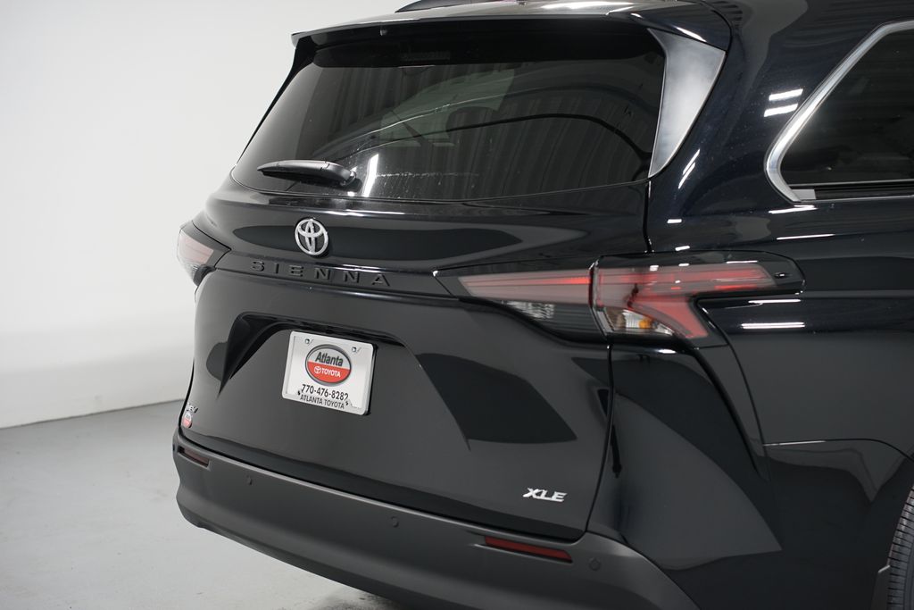 Thumbnail: 2026 Toyota Sienna - 9