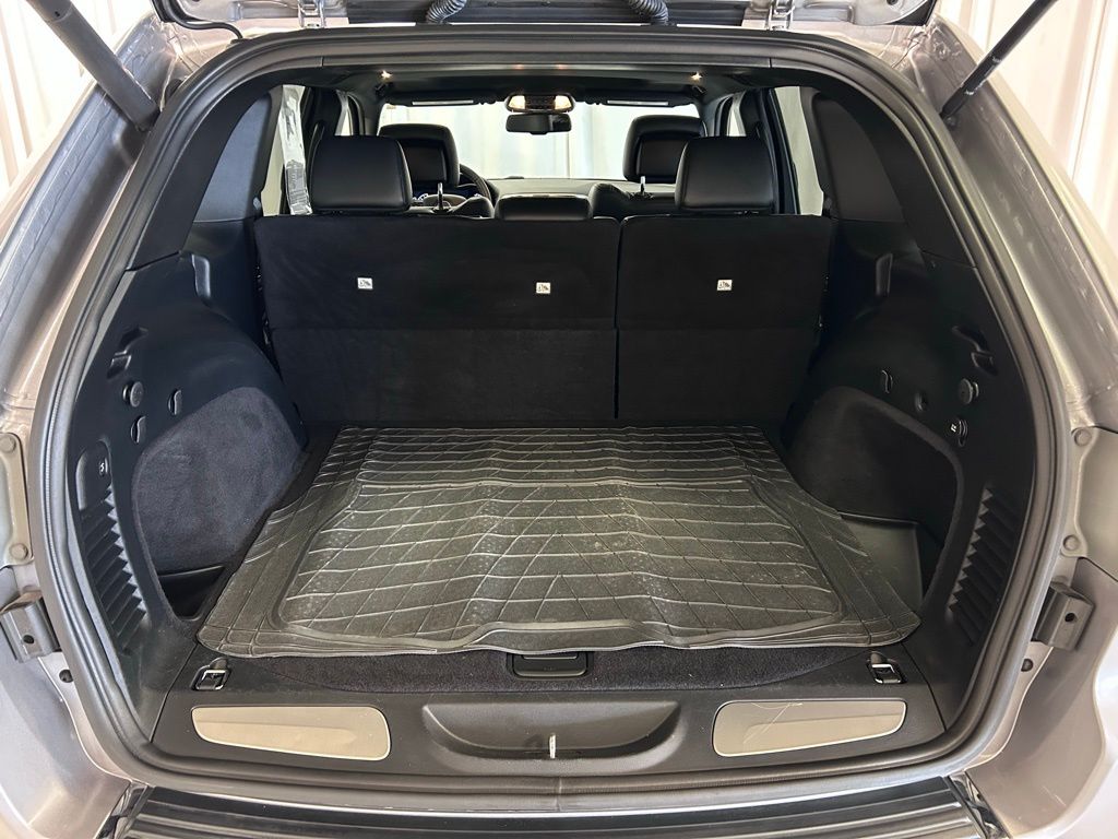 used 2016 Jeep Grand Cherokee car, priced at $15,833