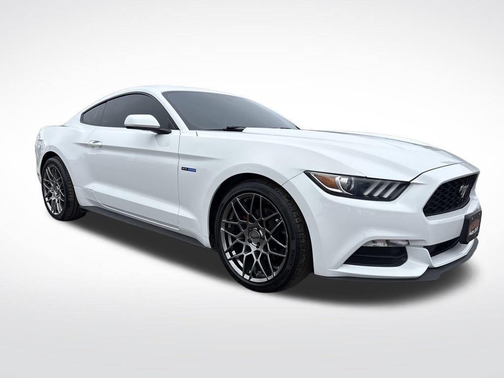 2017 Oxford White Ford Mustang V6 RWD Coupe