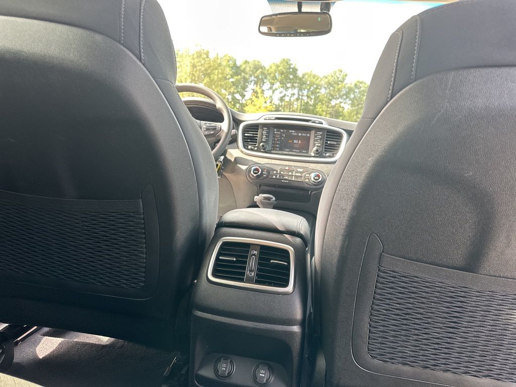 2018 Kia Sorento LX 28