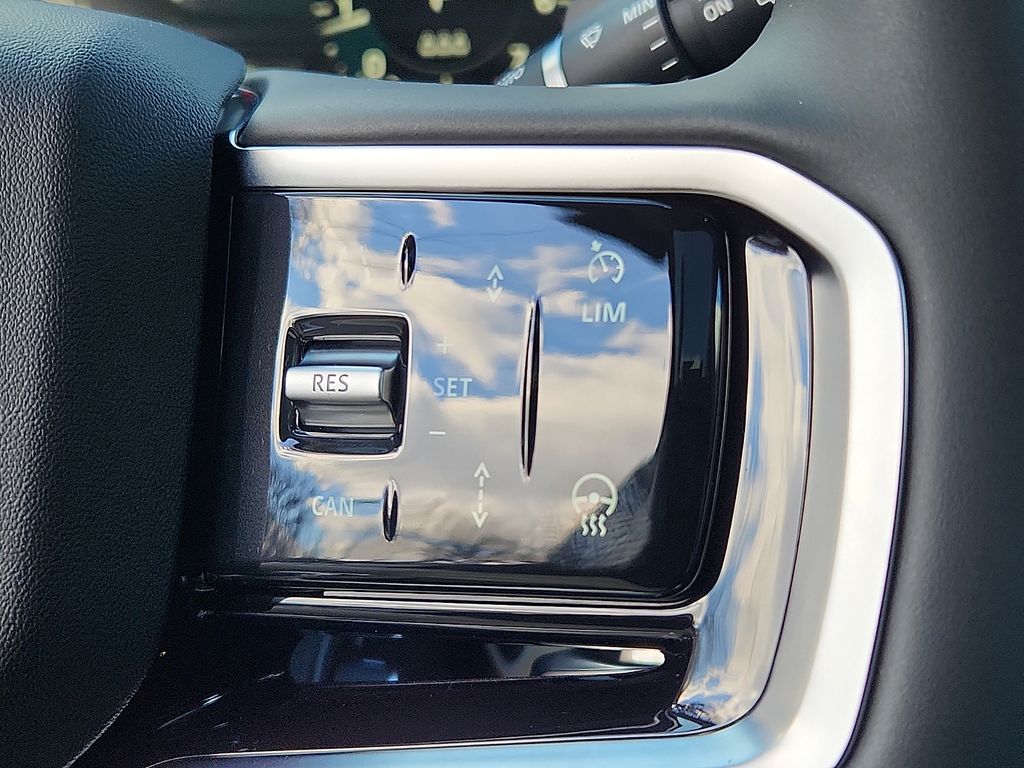 Thumbnail: 2025 Land Rover Discovery Sport - 23