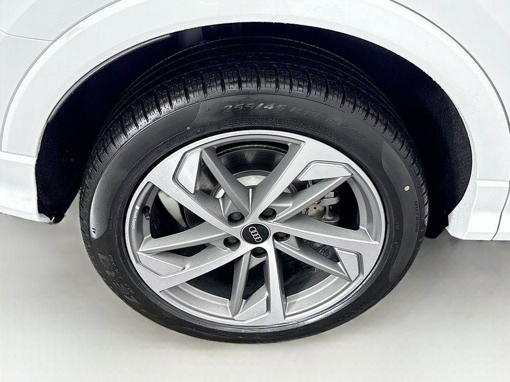 Thumbnail: 2025 Audi Q3 - 31