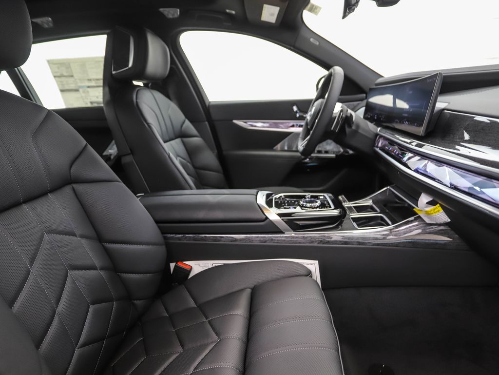 Thumbnail: 2025 BMW 7 Series - 32