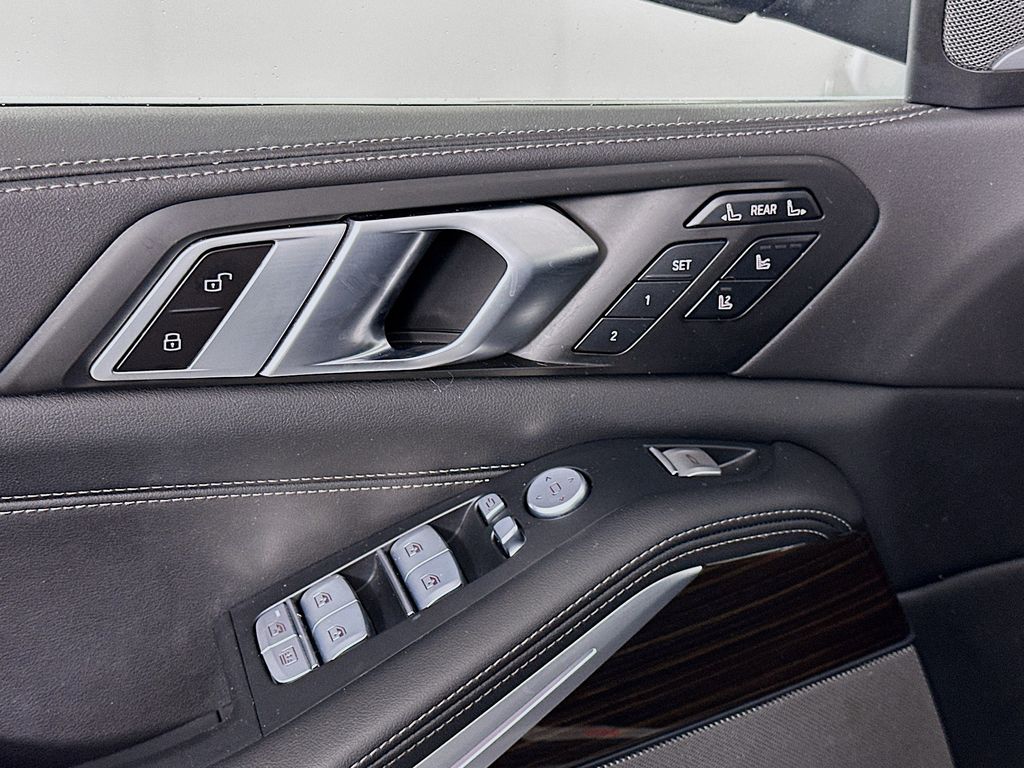 Thumbnail: 2023 BMW X7 - 18