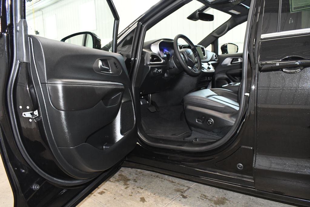 Used 2026 Black Chrysler Select image 16