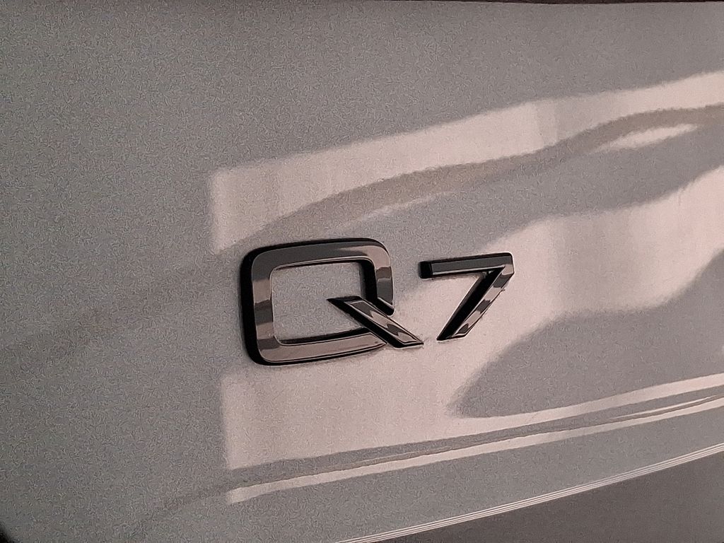 Thumbnail: 2021 Audi Q7 - 29