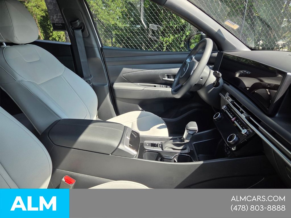 Used 2026 White Hyundai SEL image 18