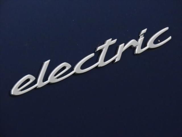 Thumbnail: 2025 Porsche Macan - 2