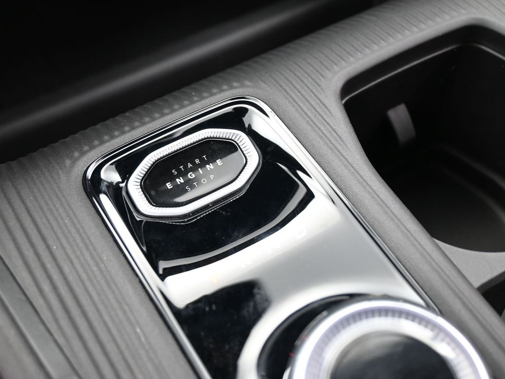 New 2026 Silver Zynith Clearcoat Jeep Overland image 27