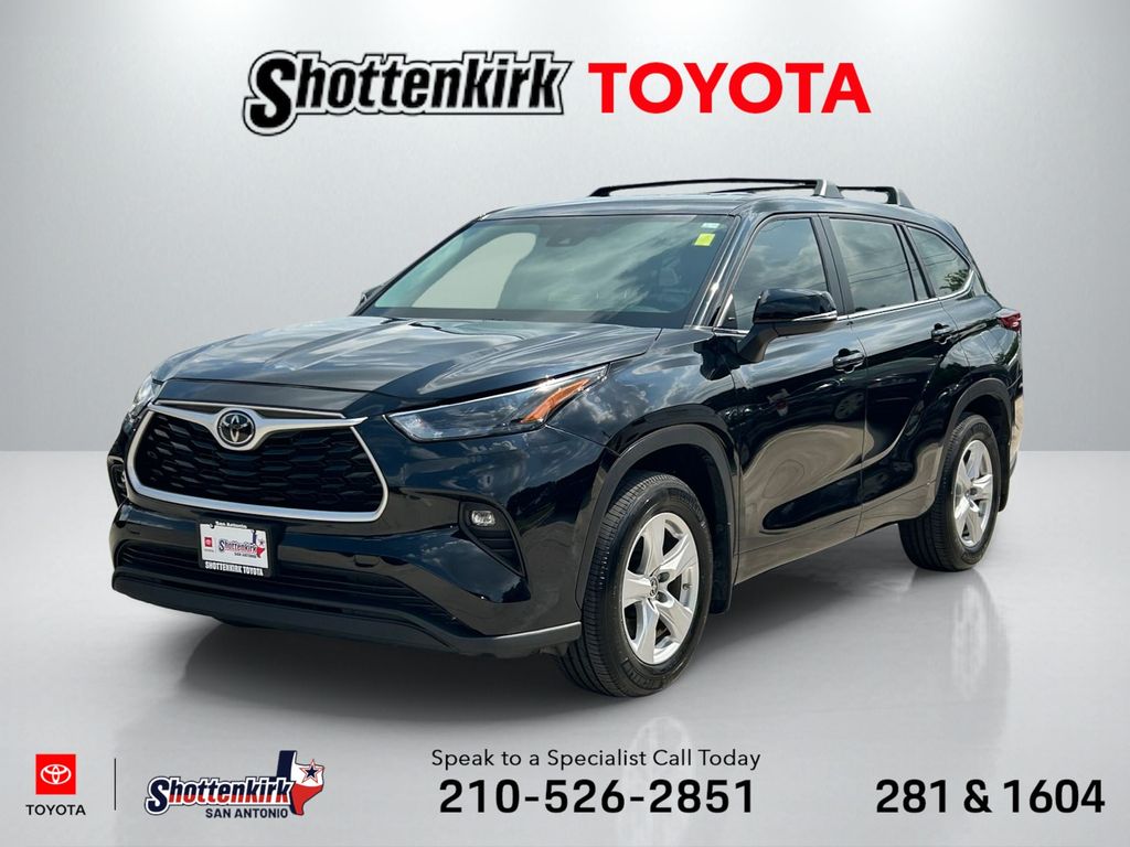 2023 Toyota Highlander LE AWD's photo