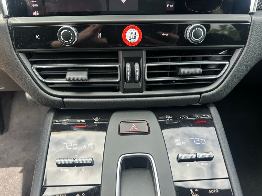 Thumbnail: 2026 Porsche Macan - 26