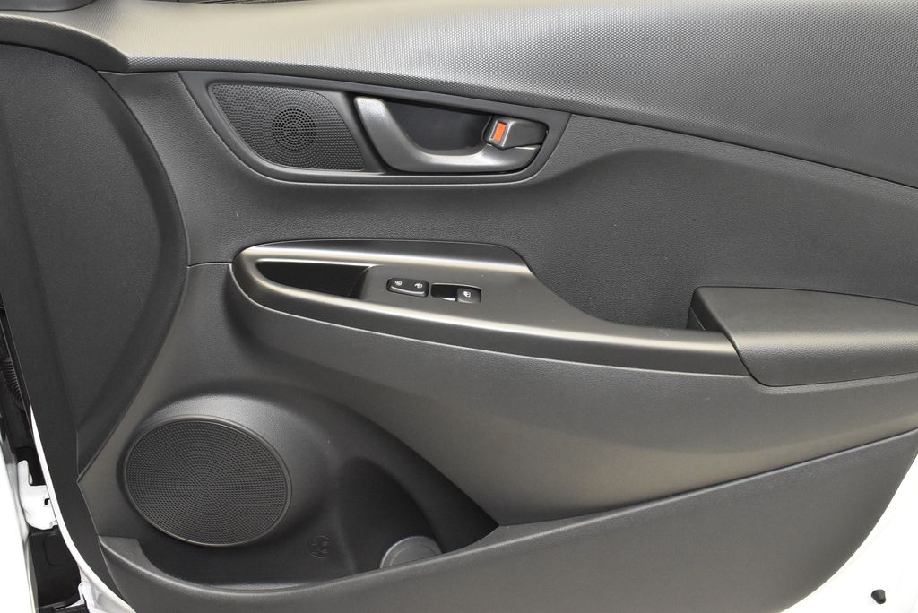 2023 Hyundai Kona SEL 23