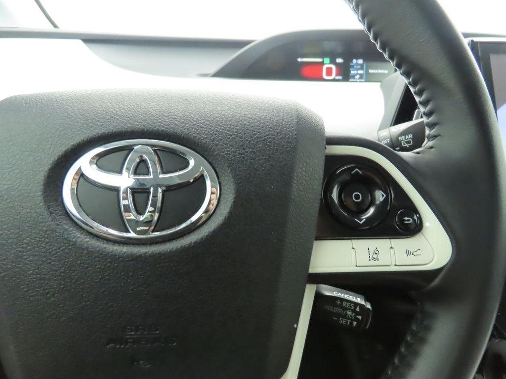 2018 Toyota Prius Four 12