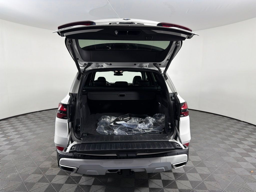 Thumbnail: 2026 BMW X5 - 13