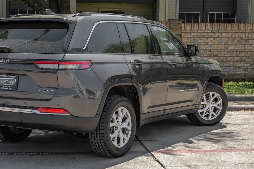 used 2022 Jeep Grand Cherokee car, priced at $28,000
