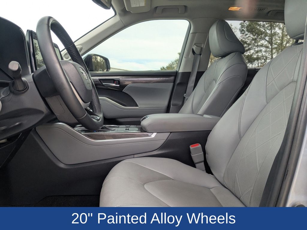 2023 Toyota Highlander Hybrid Platinum