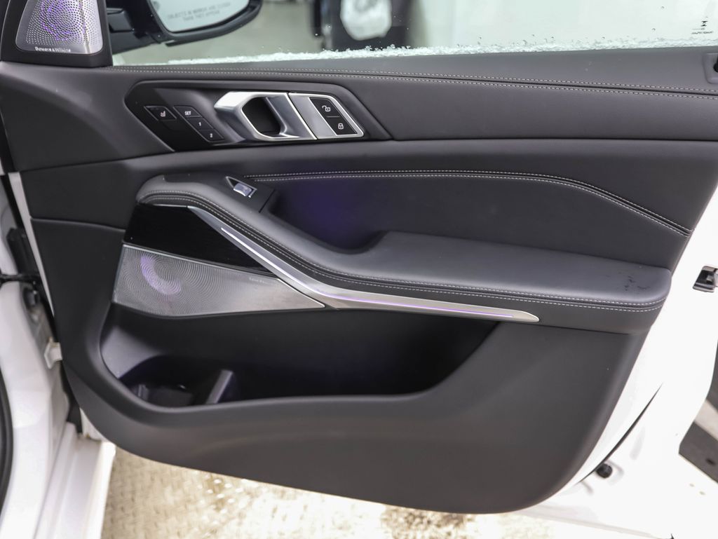 Thumbnail: 2024 BMW X7 - 29